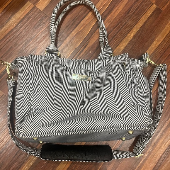 Ju-Ju-Be Black and White Chevron Baby Bag
